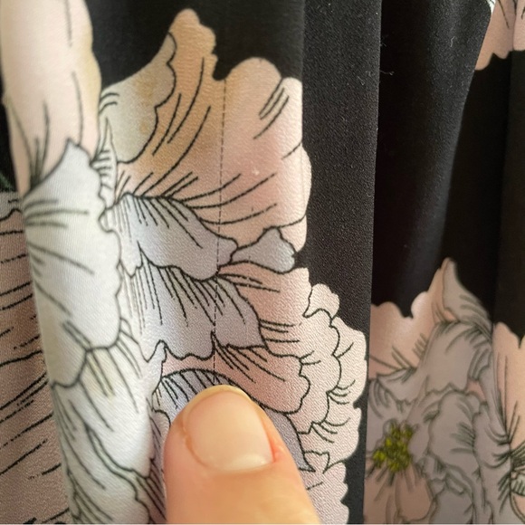 Cupcakes and Cashmere Large Flowered Cocktail Dress - Picture 9 of 10